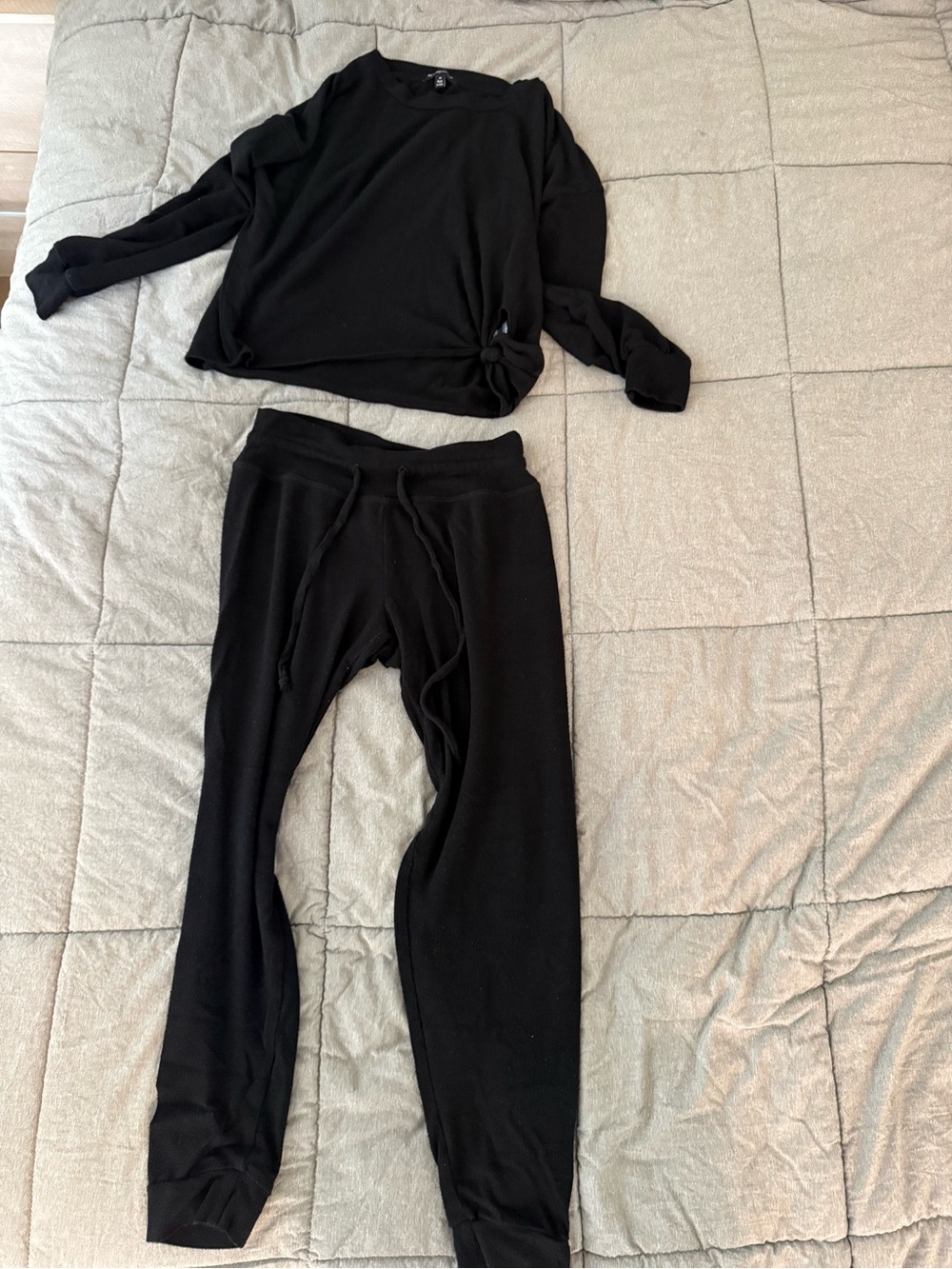 Beyond Yoga Lounge Set - crop tie front sweatshirt AND joggers. So soft